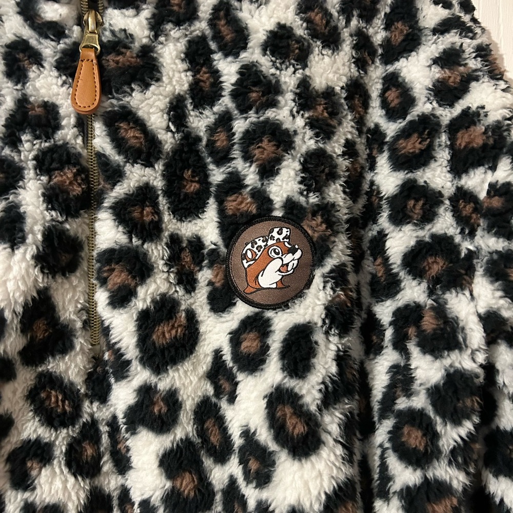 Buc-ee’s pullover - Picture 3 of 13